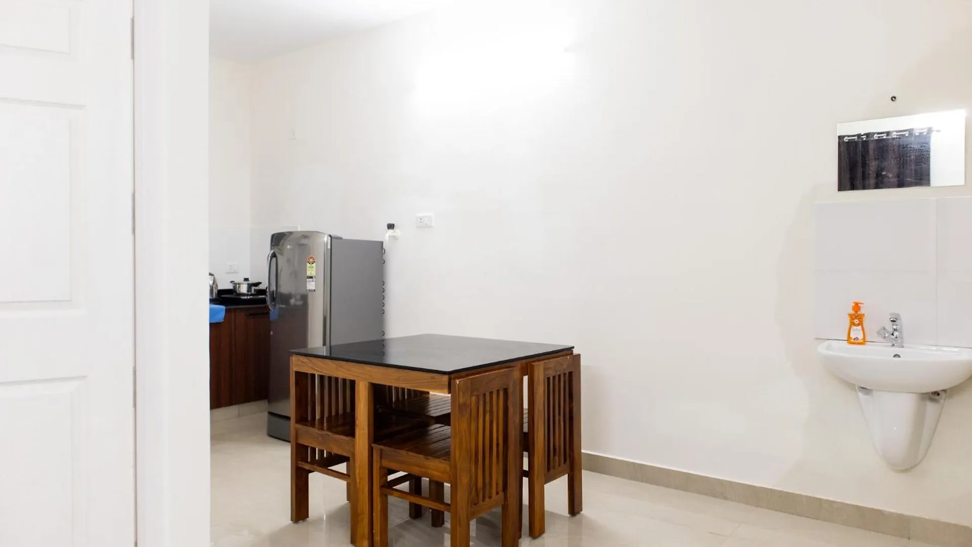 Dharshanam Ac Studio And 1Bhk Apartments Guruvāyūr