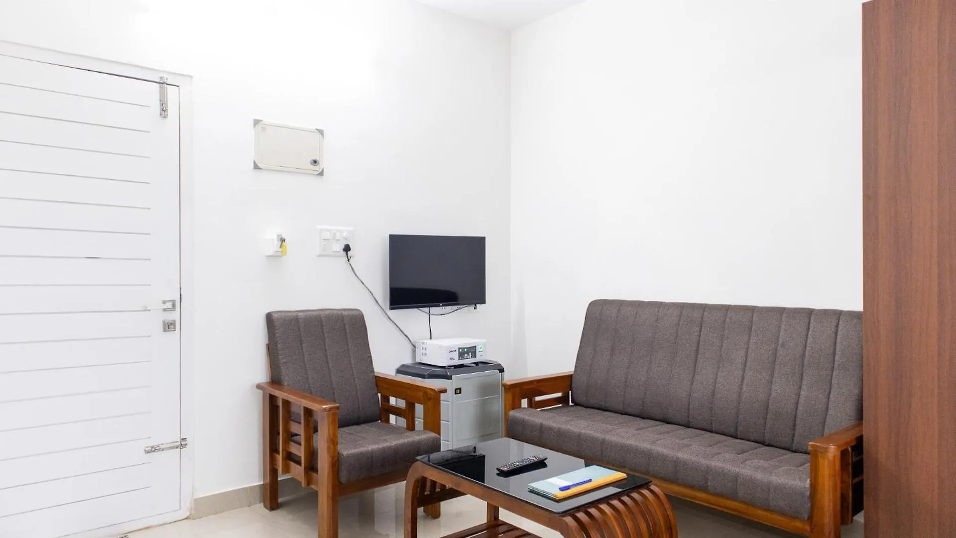 Dharshanam Ac Studio And 1Bhk Apartments Guruvāyūr