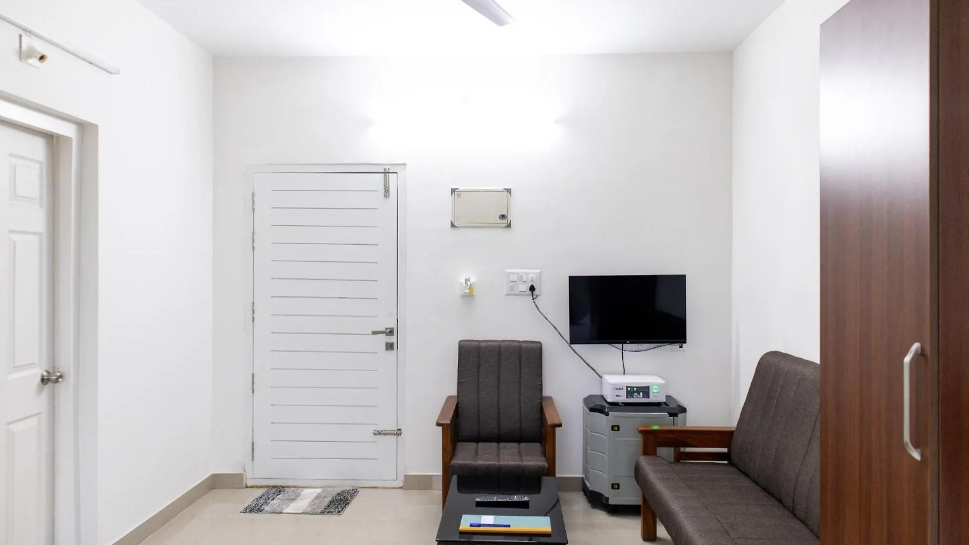 Dharshanam Ac Studio And 1Bhk Apartments Guruvāyūr