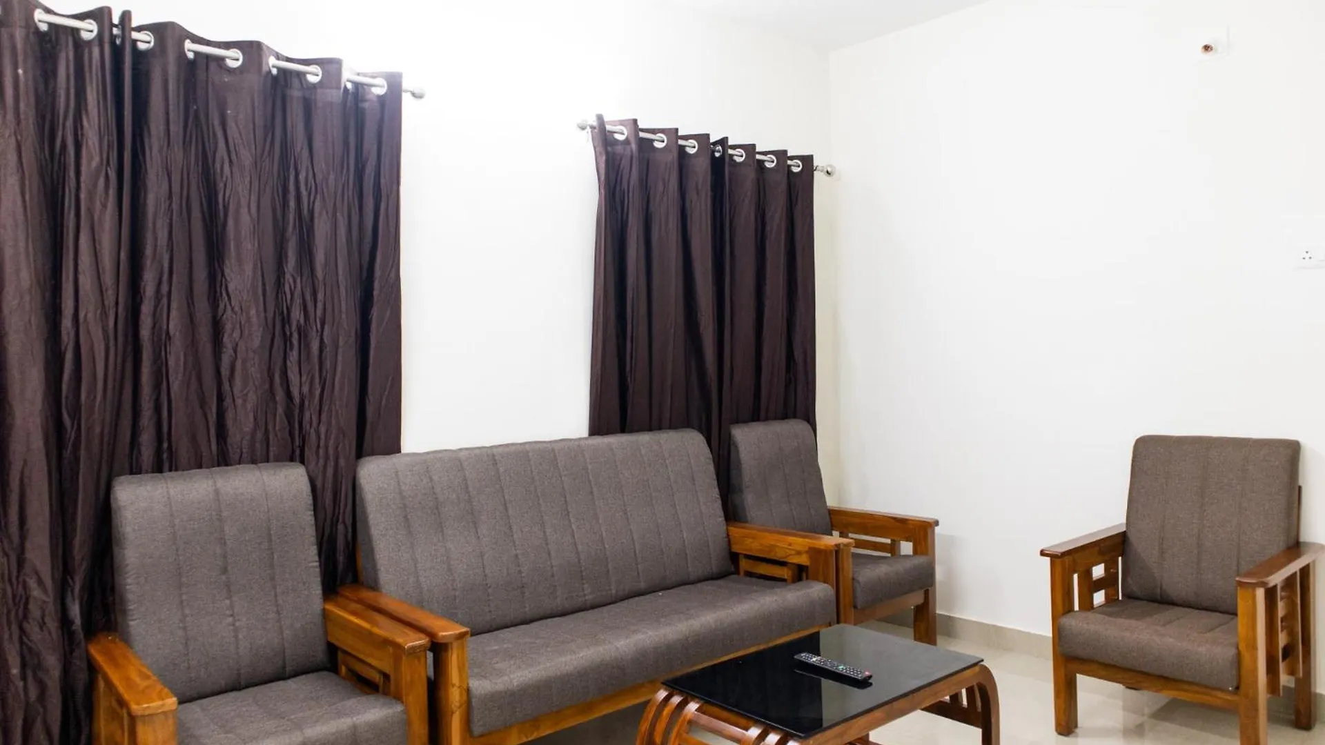 Dharshanam Ac Studio And 1Bhk Apartments Guruvāyūr 0*,