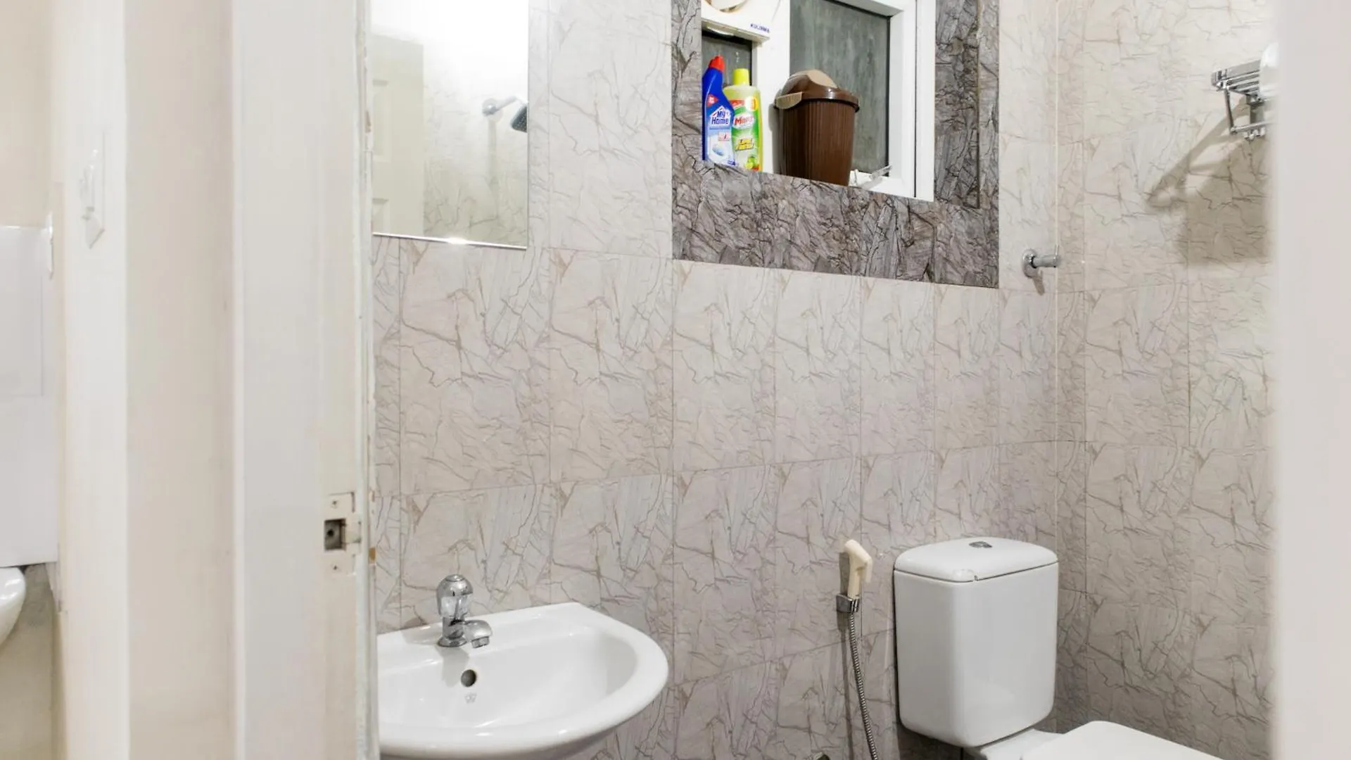 Dharshanam Ac Studio And 1Bhk Apartments Guruvāyūr