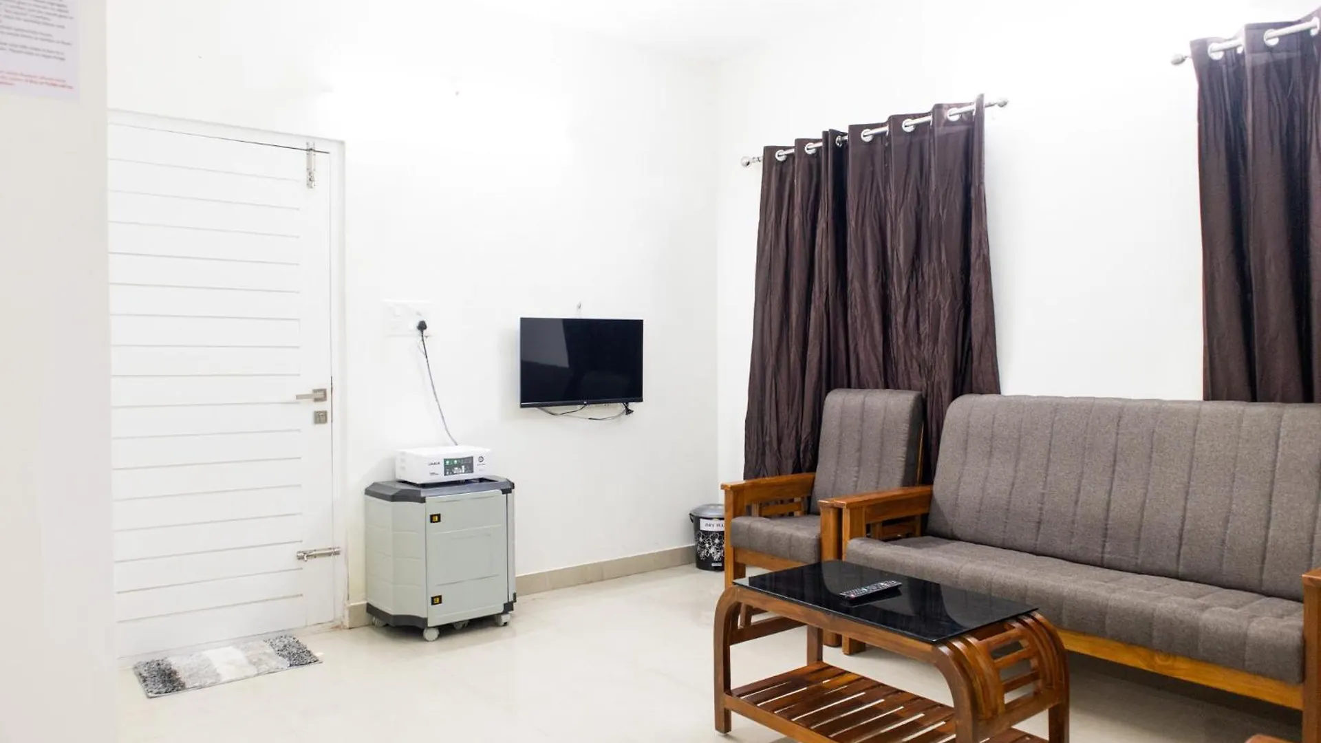 Dharshanam Ac Studio And 1Bhk Apartments Guruvāyūr