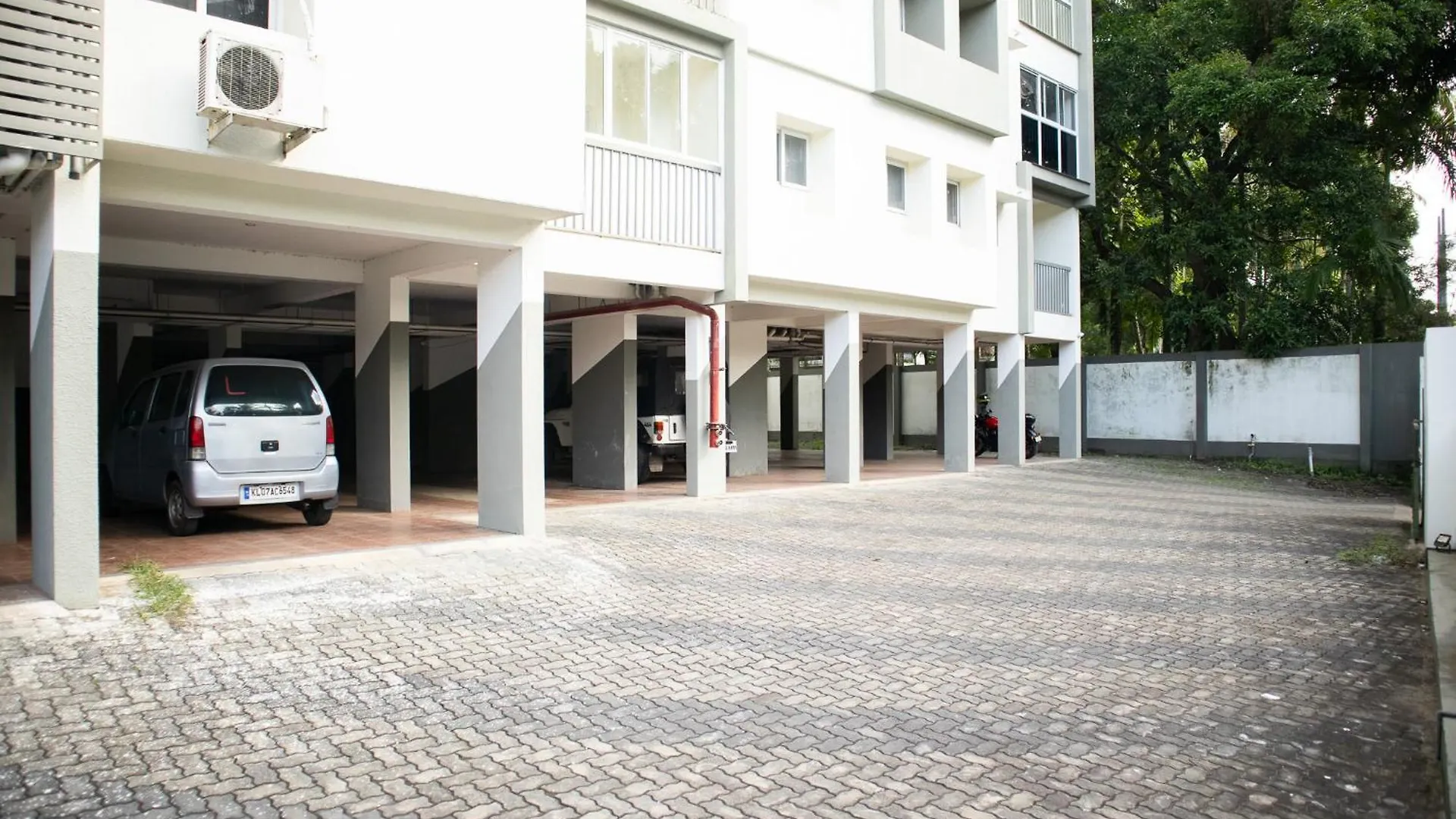 Dharshanam Ac Studio And 1Bhk Apartments Guruvāyūr